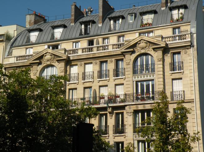  bel immeuble en pierres de taille, avenue du Maine